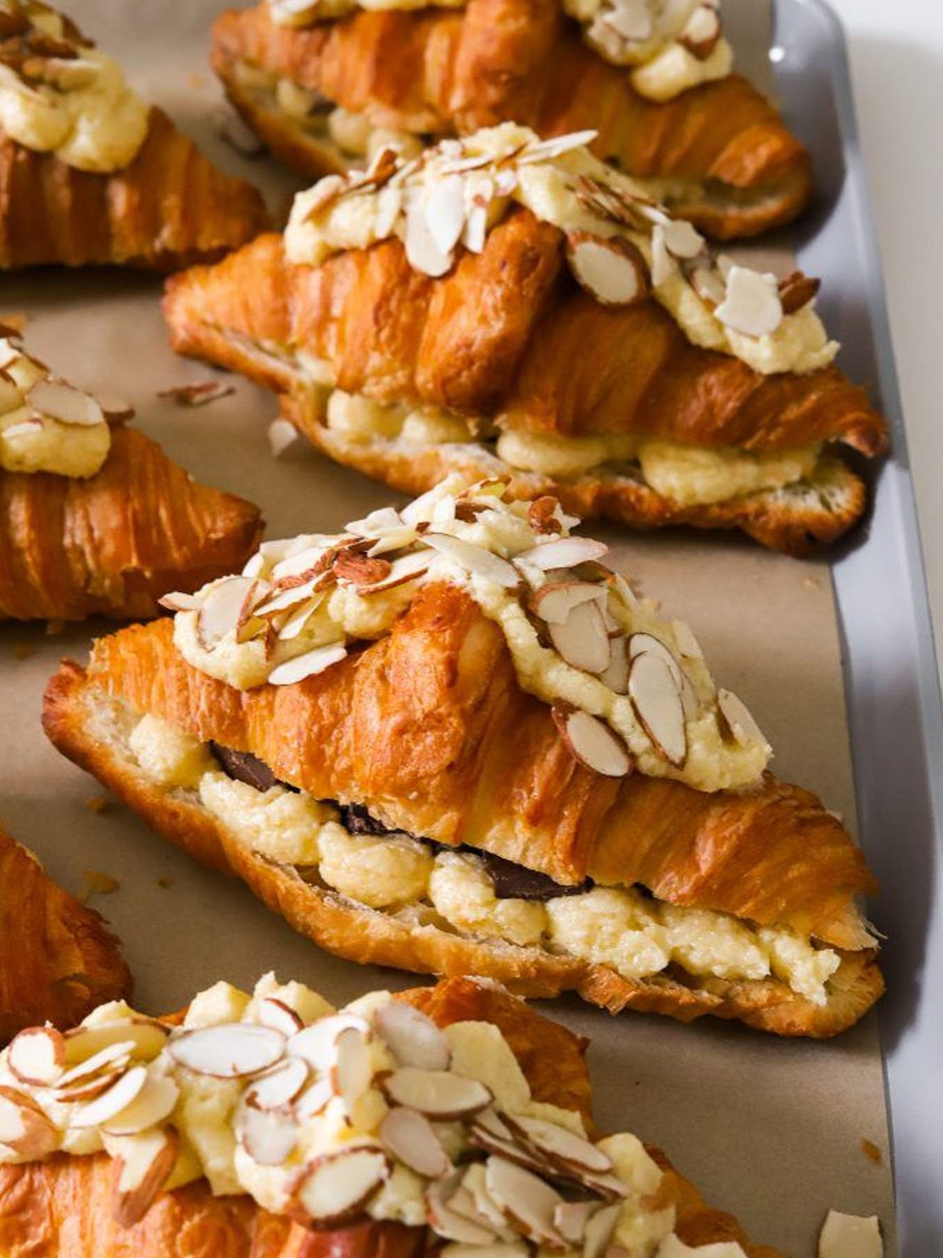ALMOND CROISSANT  PREMIUM 